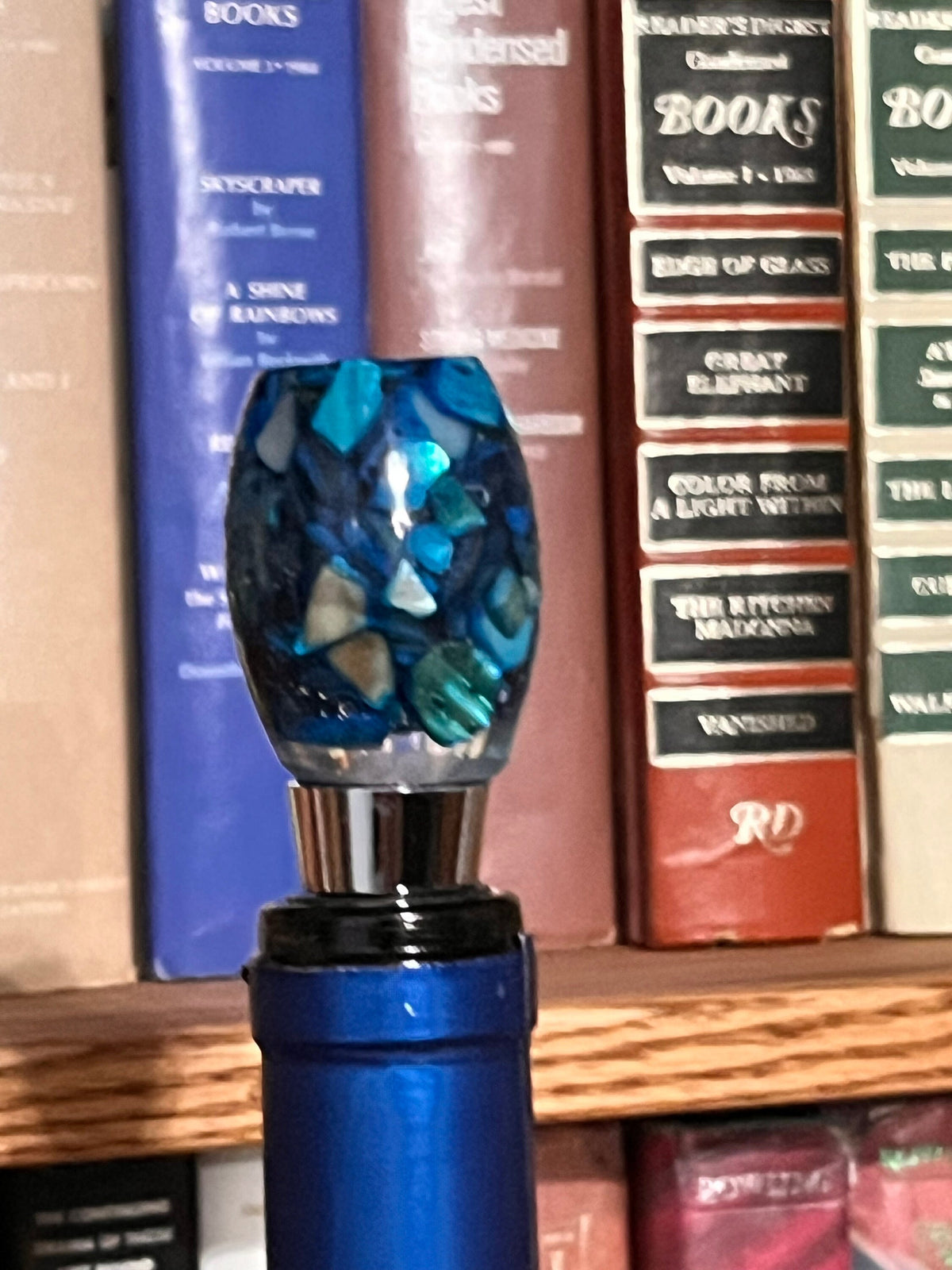 Handcrafted Bottle Stopper – Turquoise Mother of Pearl in Epoxy